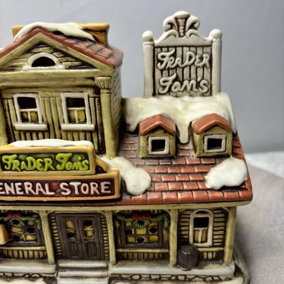 Christmas Village-Lefton China Trader Tom's General Store Lighted House - Picture 4 of 4